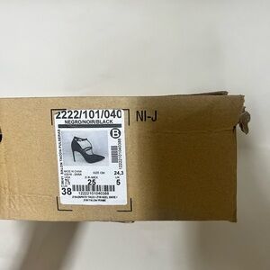 Zara 7.5 Black heels worn once still in box in great condition